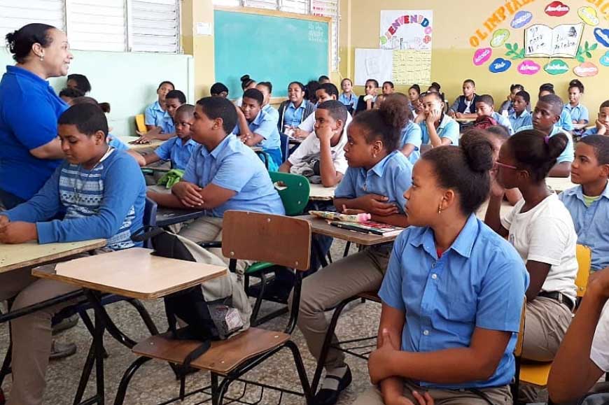 Charla del Ahorro en la escuela República de Haití